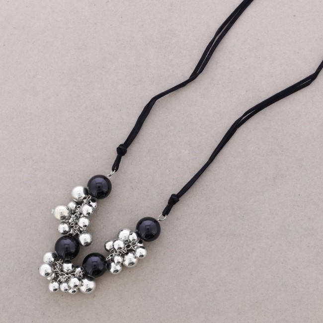 COLLAR LARGO ANTELINA PERLAS METÁLICAS