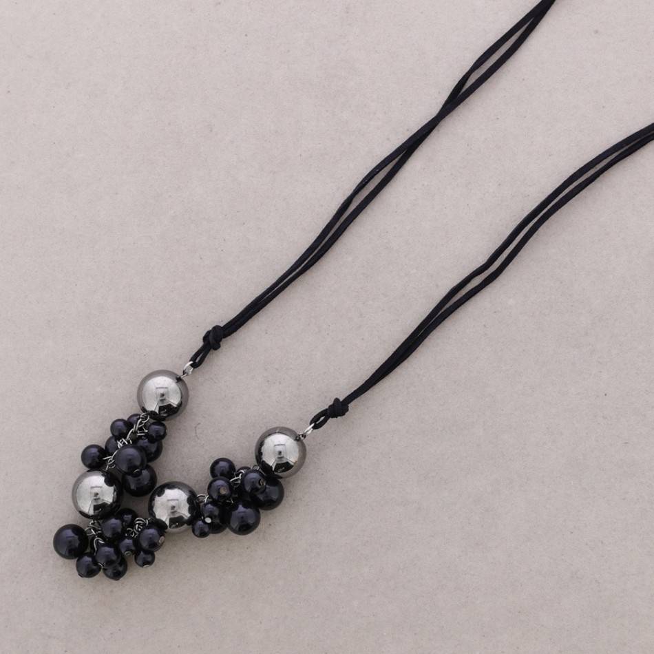 COLLAR LARGO ANTELINA PERLAS METÁLICAS