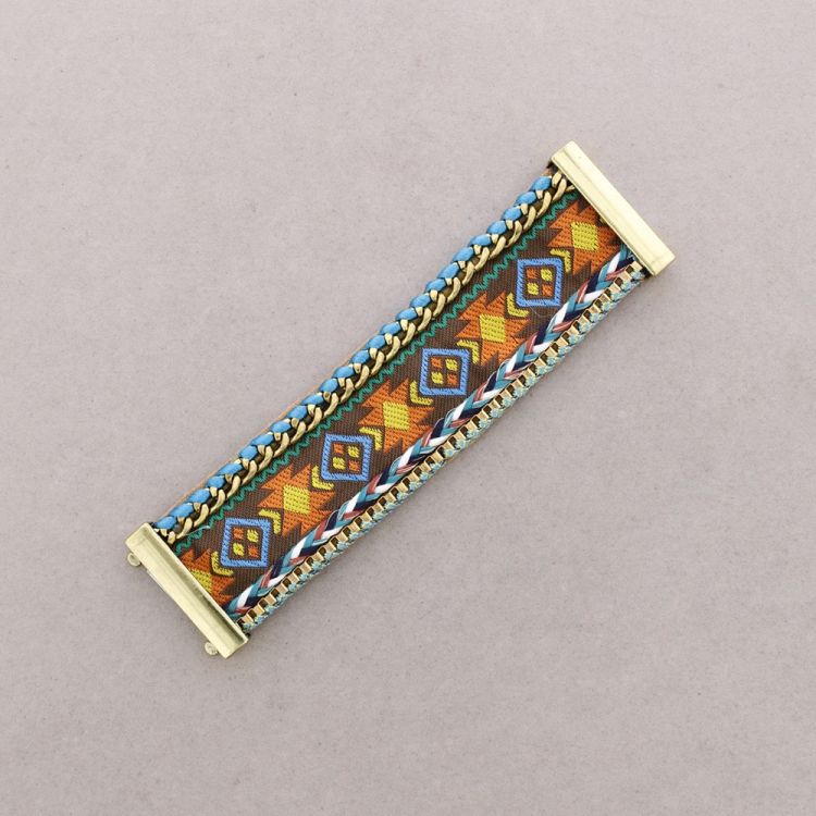 WOVEN BRACELET WITH MAGNETIC CLOSURE