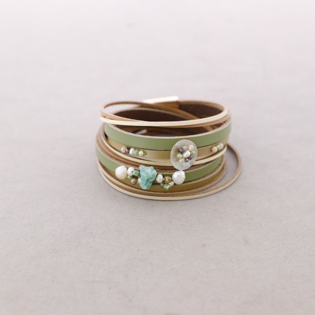 LEATHER BRACELET WITH TWO TURNS AND MAGNETIC CLOSURE