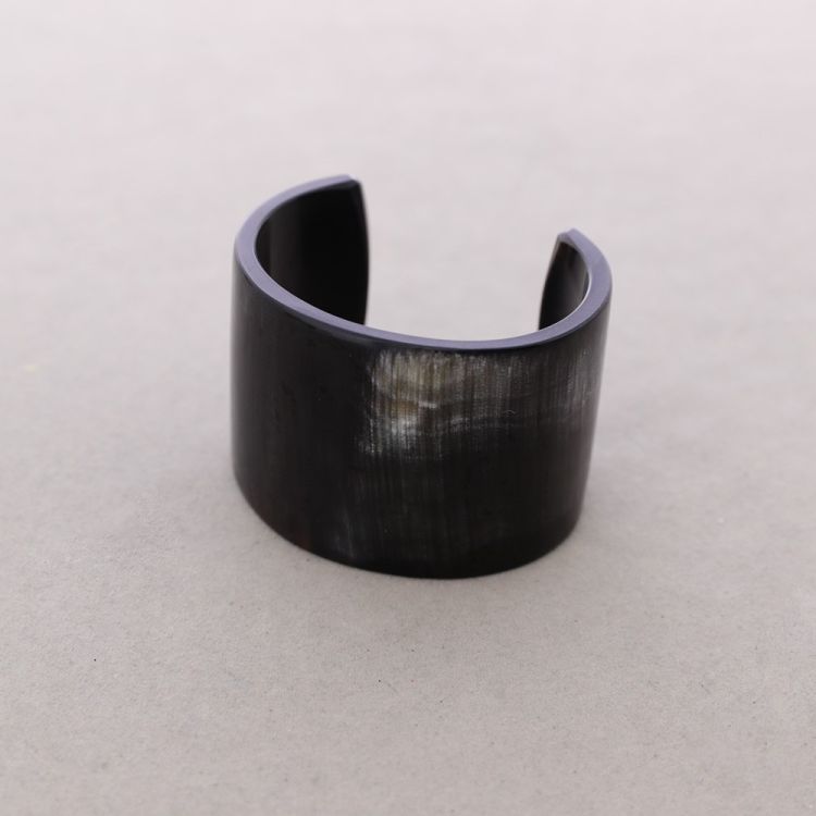 PULSERA RÍGIDA ABIERTA CUERNO