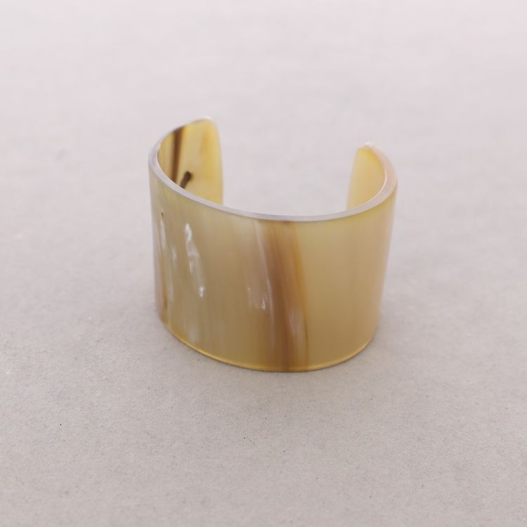 OPEN RIGID HORN BRACELET