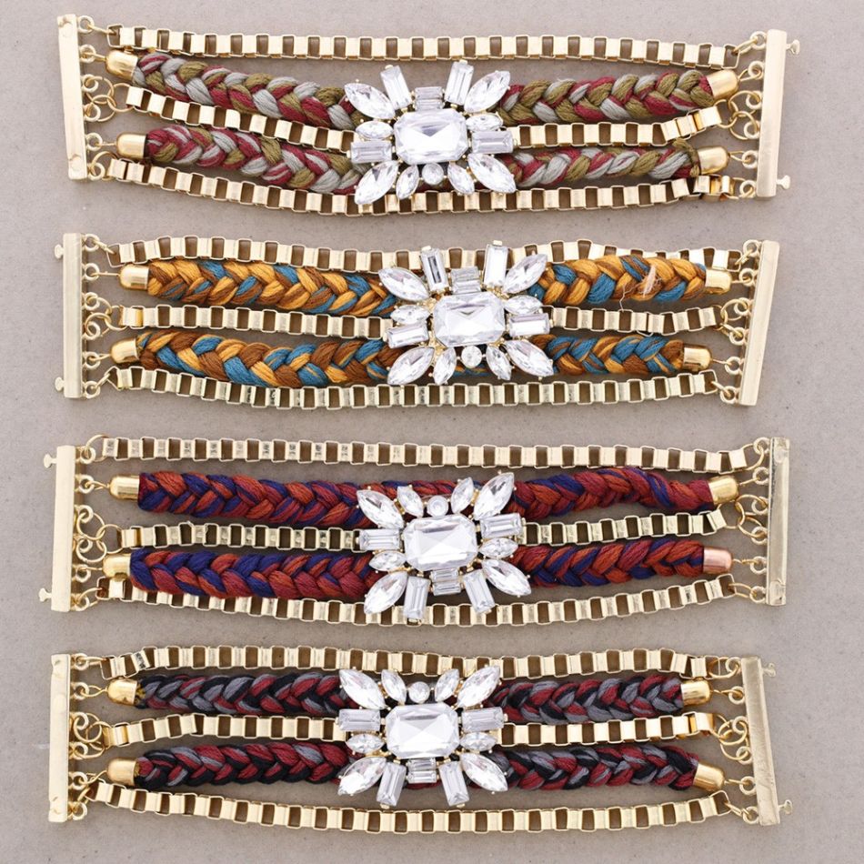 BRAIDED BRACELET WITH MAGNETIC CLOSURE