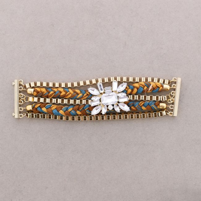 BRAIDED BRACELET WITH MAGNETIC CLOSURE