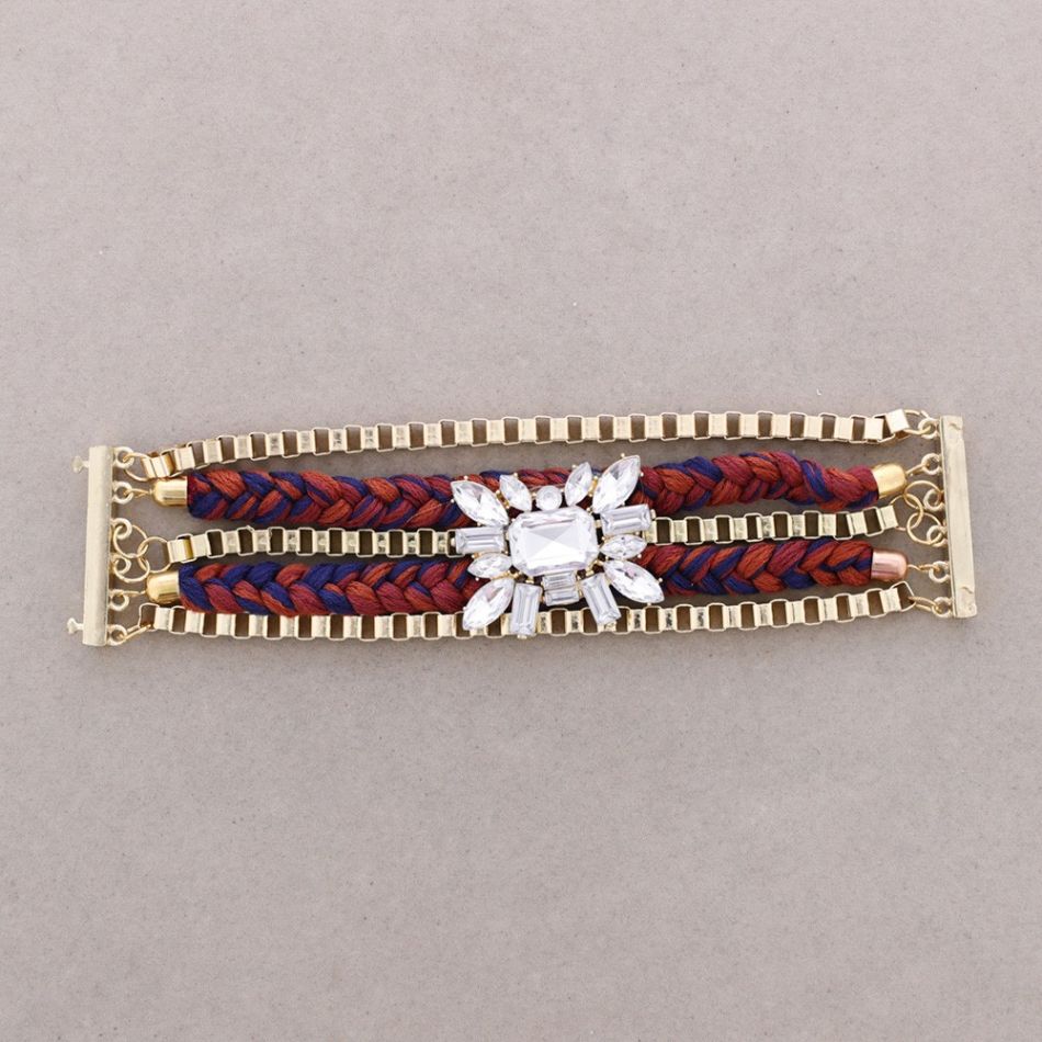 BRAIDED BRACELET WITH MAGNETIC CLOSURE