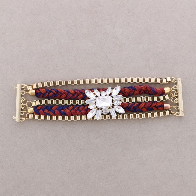 BRAIDED BRACELET WITH MAGNETIC CLOSURE