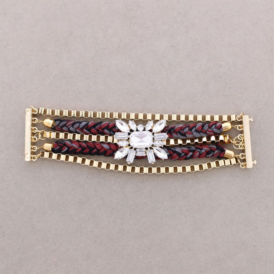 BRAIDED BRACELET WITH MAGNETIC CLOSURE
