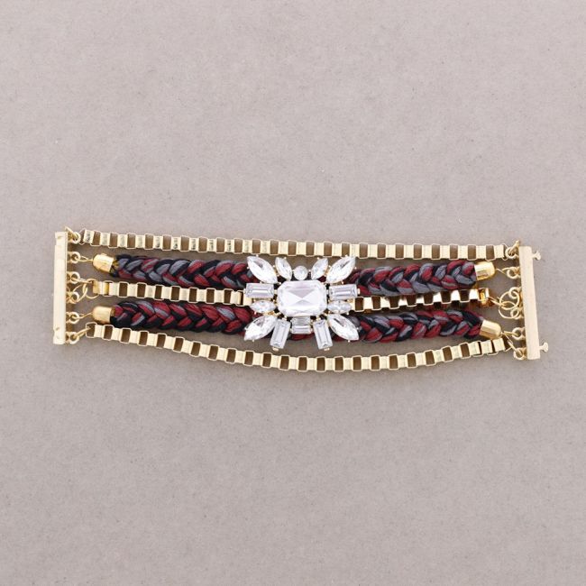 BRAIDED BRACELET WITH MAGNETIC CLOSURE