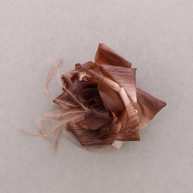 FABRIC FLOWER BROOCH WITH FEATHERS 13CM