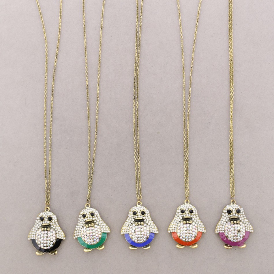 LONG NECKLACE WITH METAL AND CRYSTALS