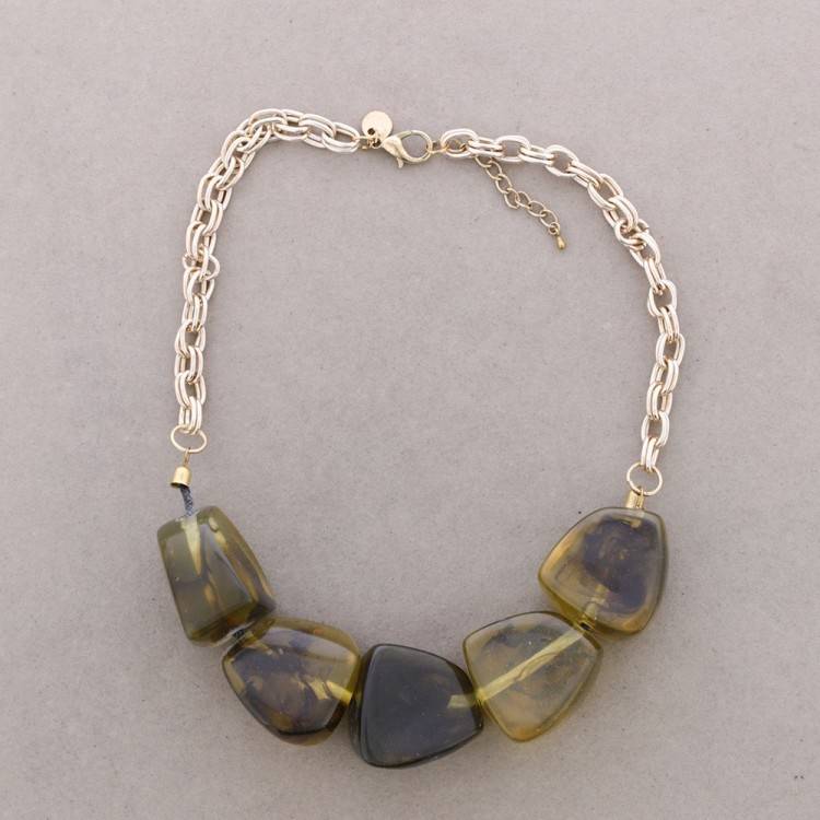 RESIN BEADS SHORT NECKLACE