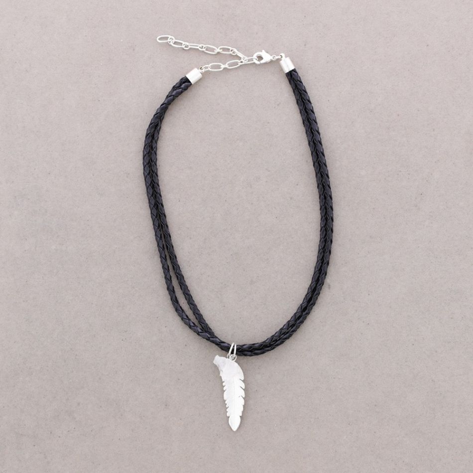 CHOKER DOBLE CUERO TRENZADO PIEDRA PLUMA METAL