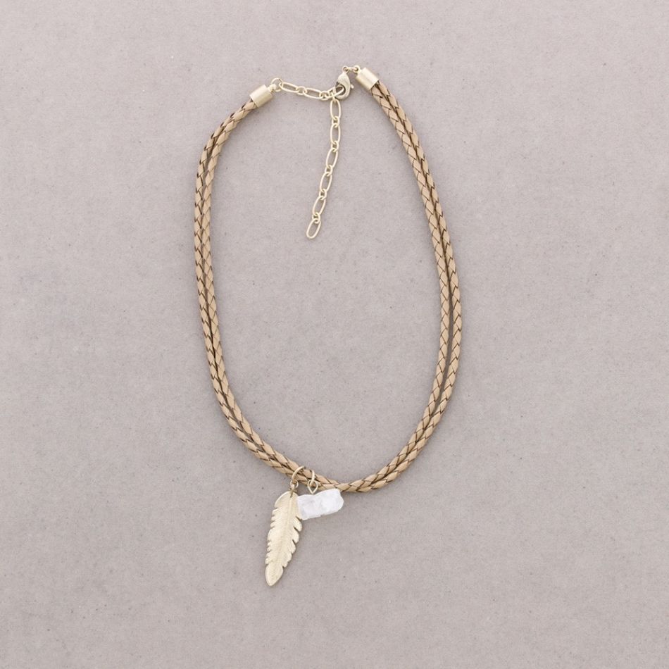 CHOKER DOBLE CUERO TRENZADO PIEDRA PLUMA METAL
