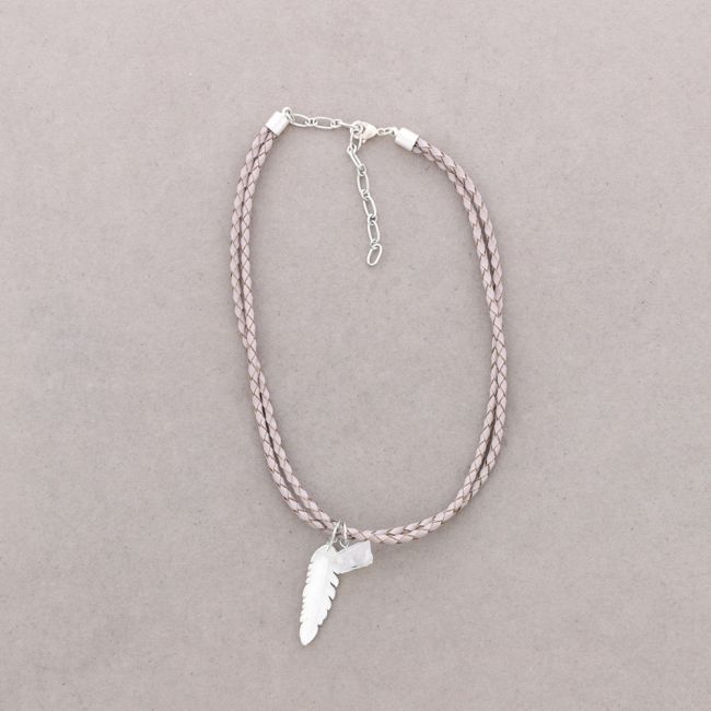 CHOKER DOBLE CUERO TRENZADO PIEDRA PLUMA METAL