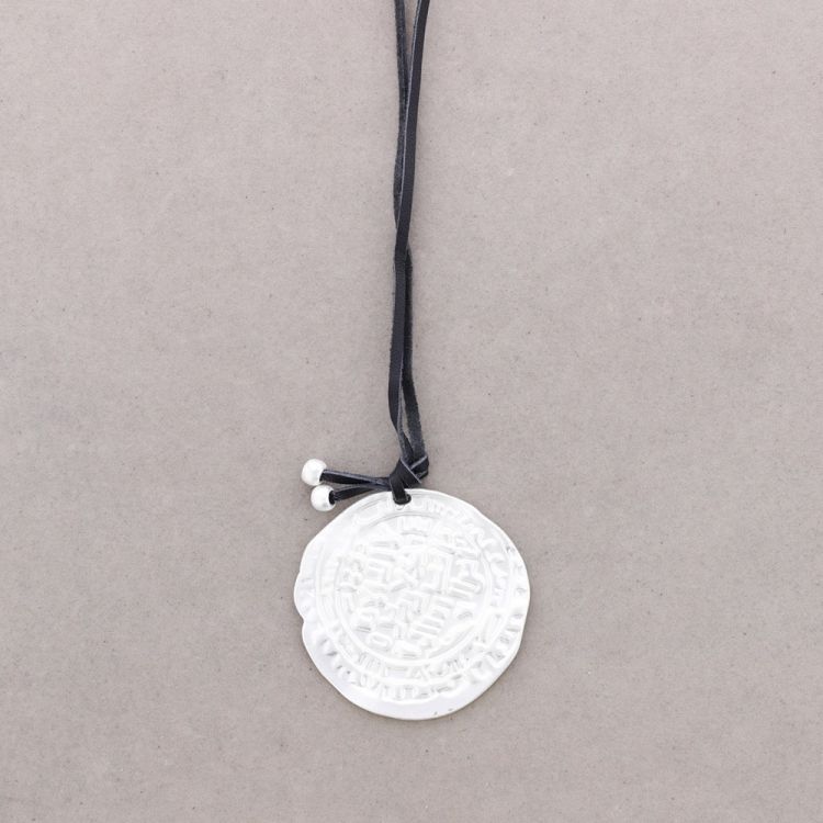 METAL MEDALLION PENDANT LONG NECKLACE