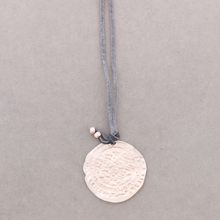METAL MEDALLION PENDANT LONG NECKLACE 2