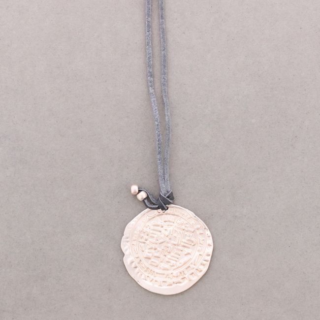 COLLAR LARGO COLGANTE MEDALLÓN METAL