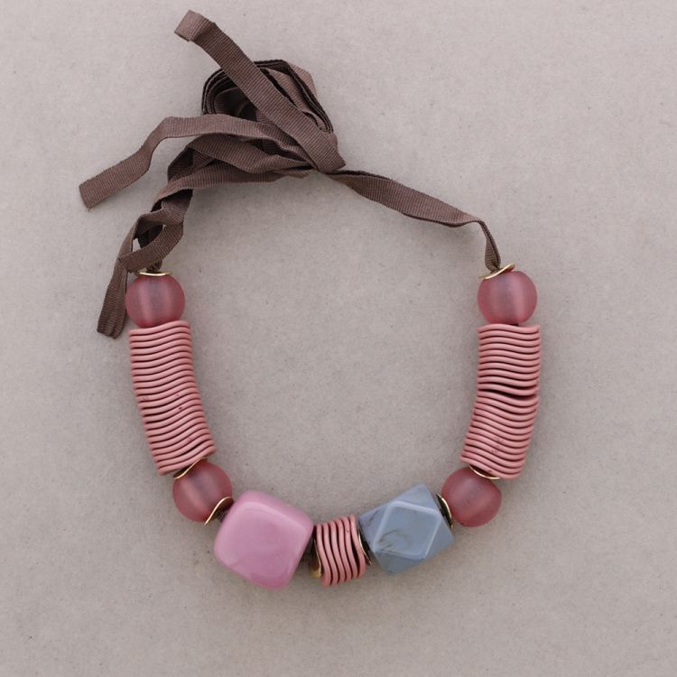 RESIN BEADS SHORT NECKLACE