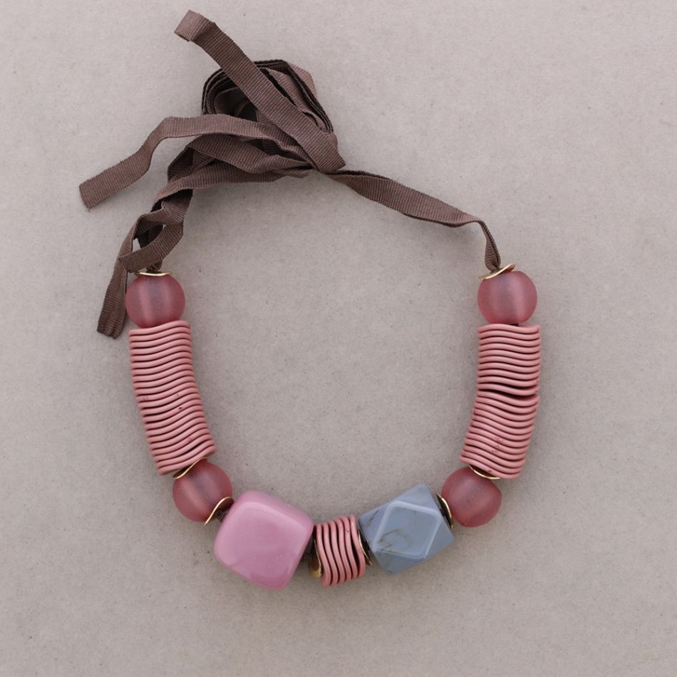 RESIN BEADS SHORT NECKLACE