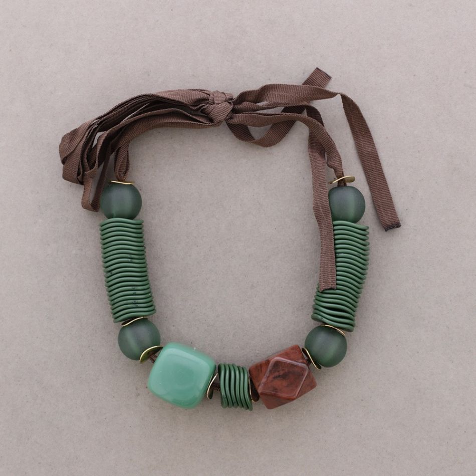 RESIN BEADS SHORT NECKLACE