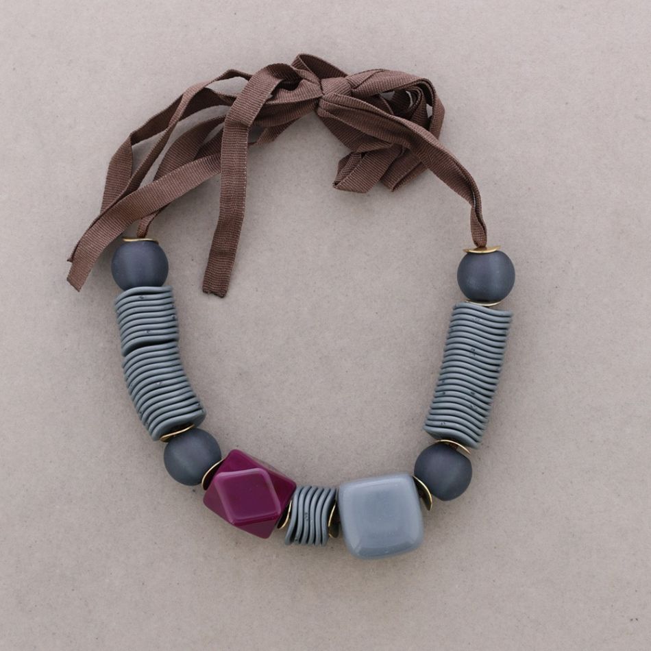 RESIN BEADS SHORT NECKLACE
