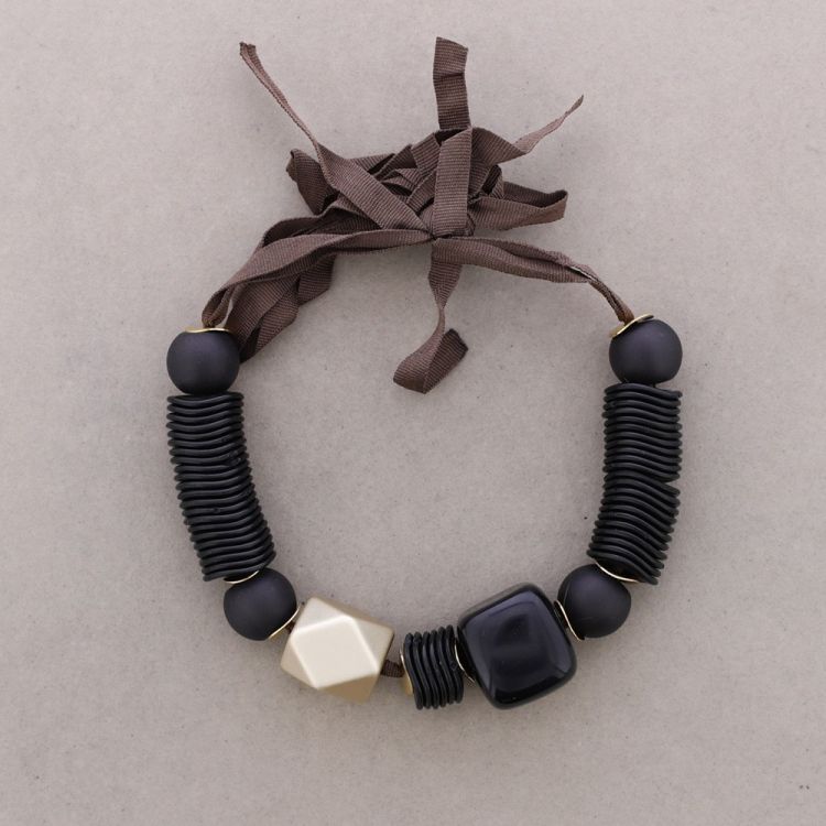 RESIN BEADS SHORT NECKLACE 2