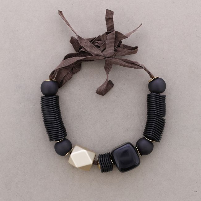 RESIN BEADS SHORT NECKLACE