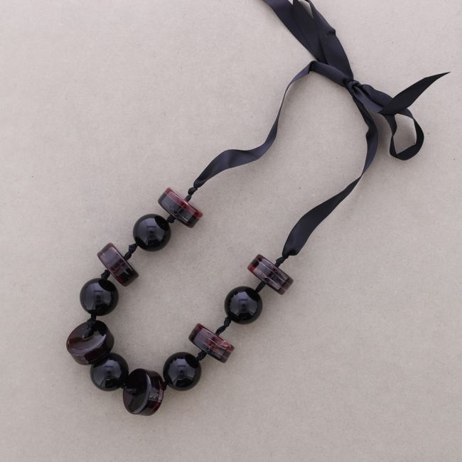 COLLAR LARGO CUENTAS RESINA