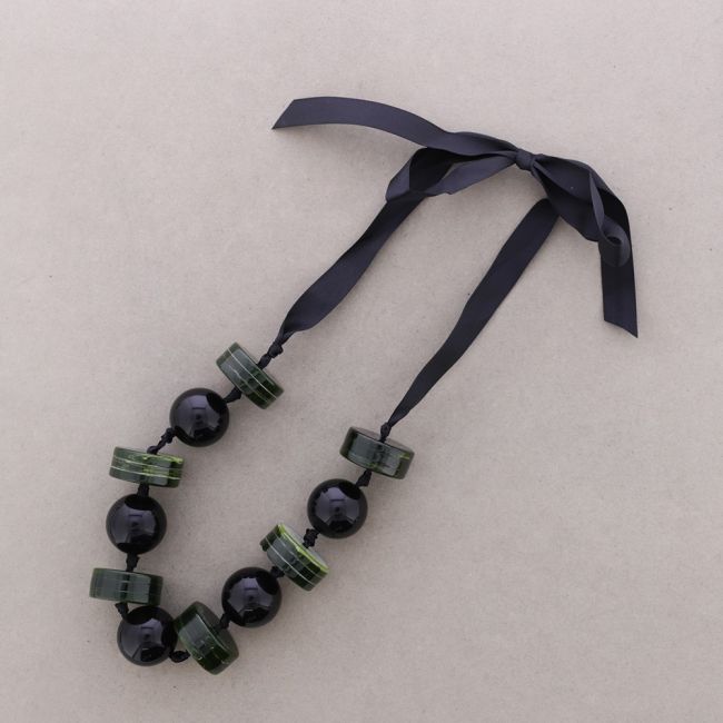 COLLAR LARGO CUENTAS RESINA
