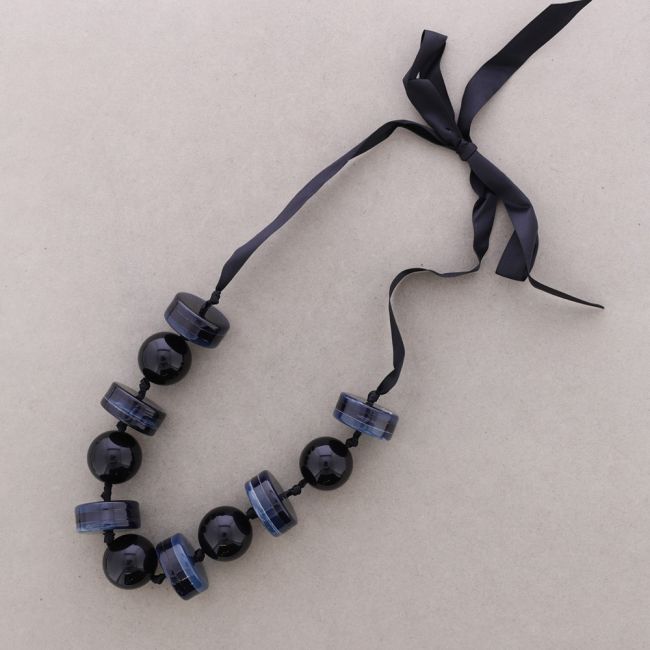 COLLAR LARGO CUENTAS RESINA