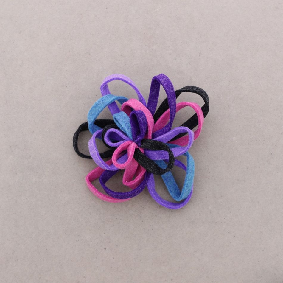 FELT BROOCH 5CM