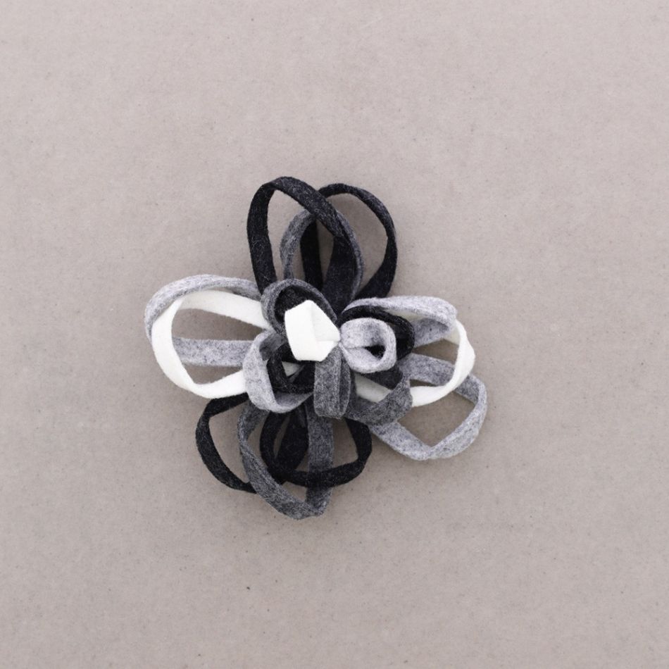 FELT BROOCH 5CM