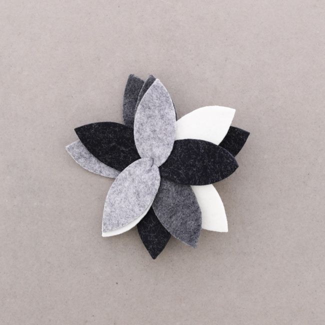 FELT BROOCH 5CM