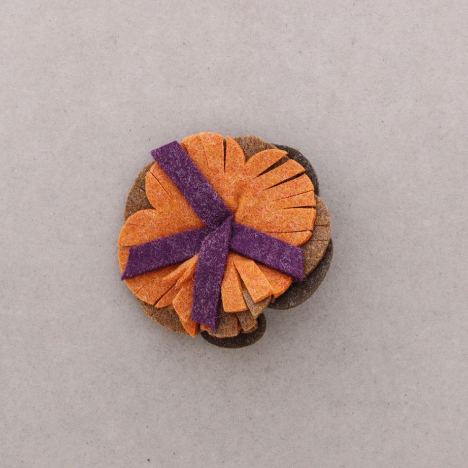 FELT BROOCH 5CM