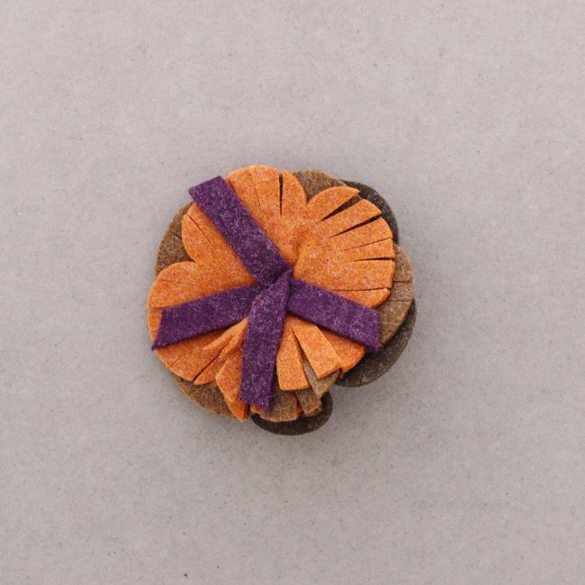 FELT BROOCH 5CM