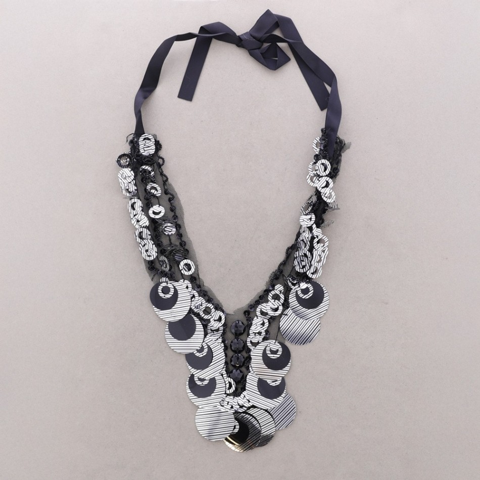 COLLAR BABERO LENTEJUELAS