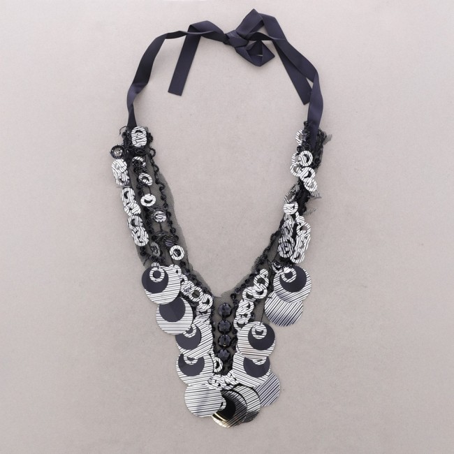 COLLAR BABERO LENTEJUELAS