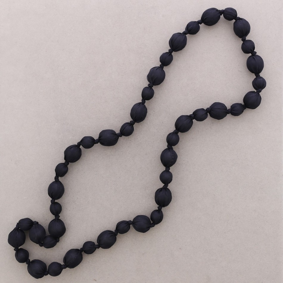 LONG NECKLACE WITH FABRIC LINED BALLS 110CM