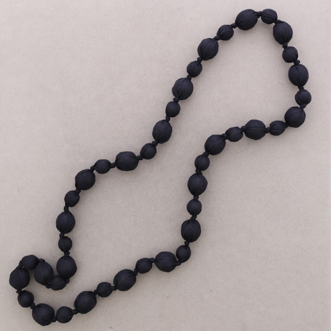 LONG NECKLACE WITH FABRIC LINED BALLS 110CM