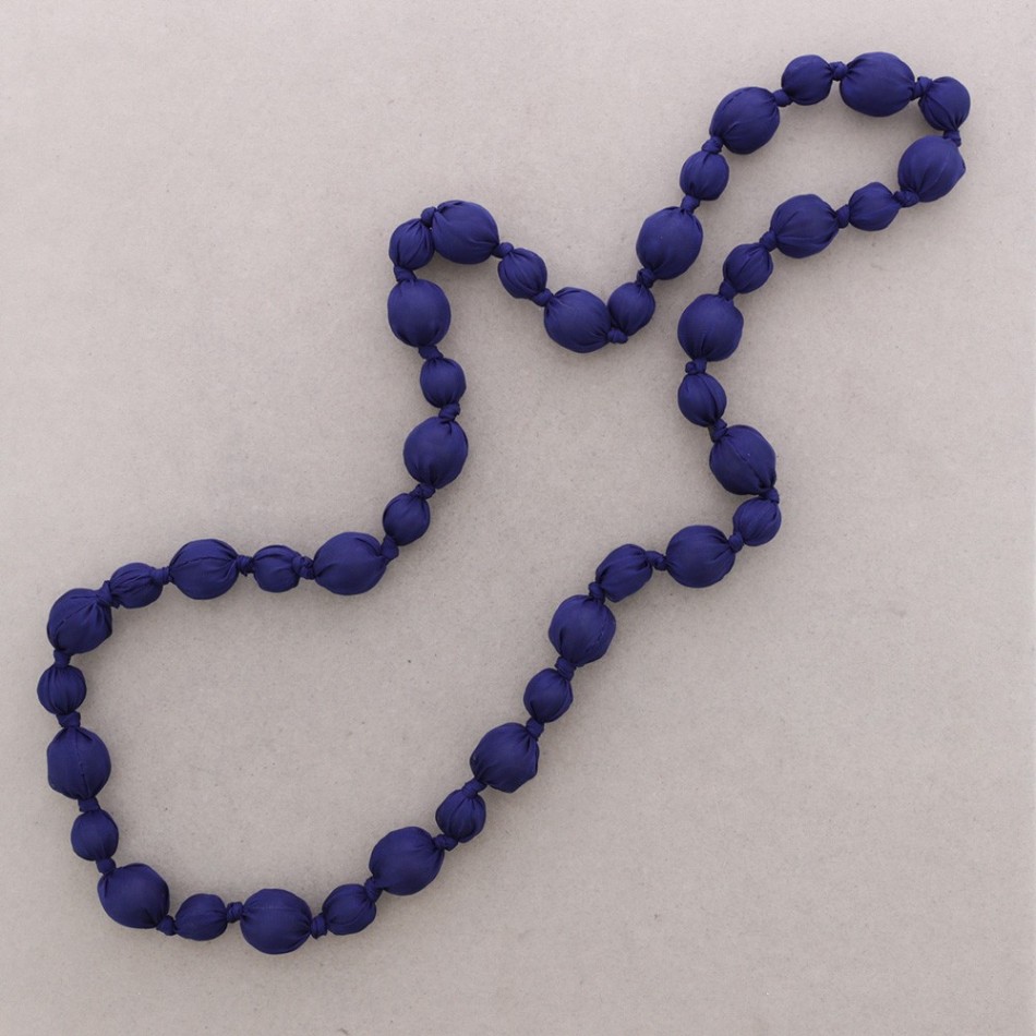 LONG NECKLACE WITH FABRIC LINED BALLS 110CM