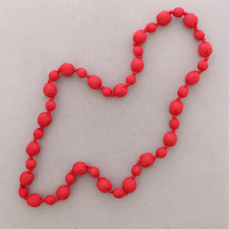LONG NECKLACE WITH FABRIC LINED BALLS 110CM