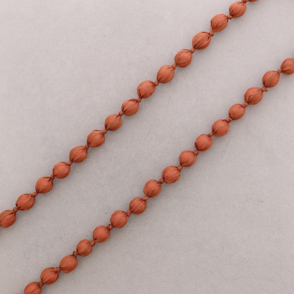 COLLAR LARGO BOLAS FORRADAS TELA 120CM