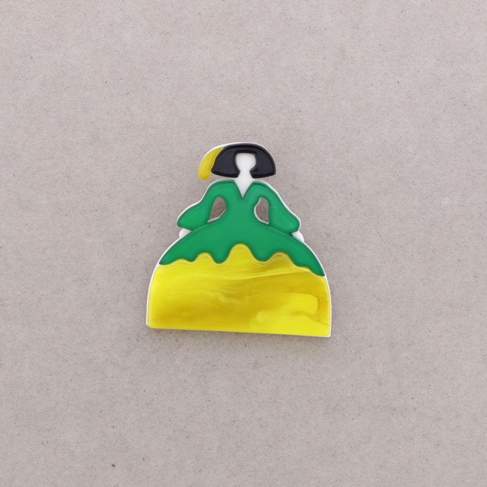 RESIN MENINA BROOCH