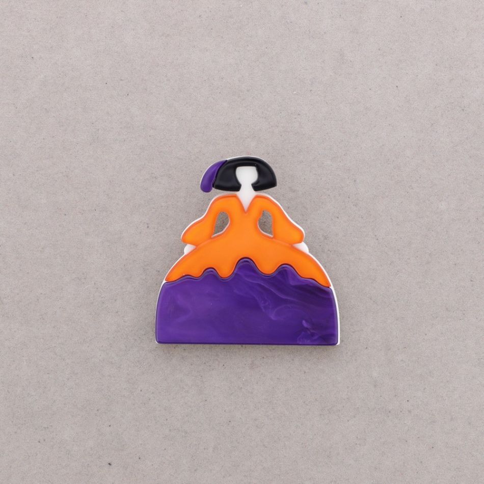 RESIN MENINA BROOCH