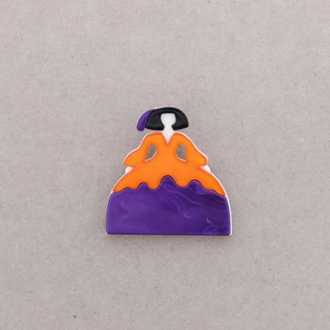 RESIN MENINA BROOCH