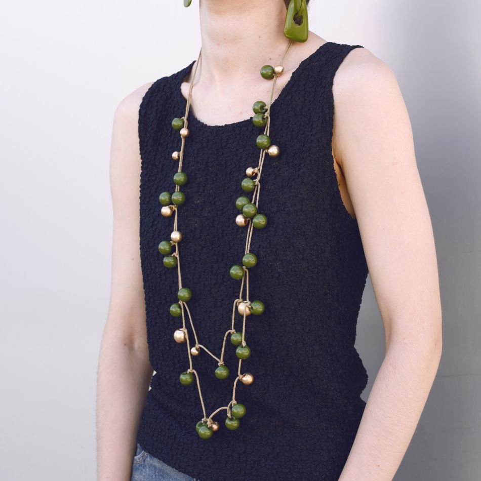 COLLAR LARGO DOBLE CUENTAS RESINA ACABADO METAL