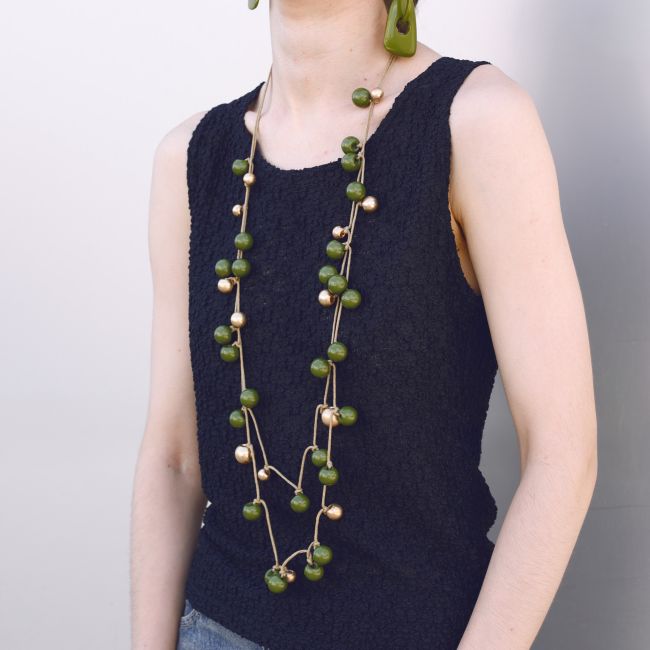 COLLAR LARGO DOBLE CUENTAS RESINA ACABADO METAL