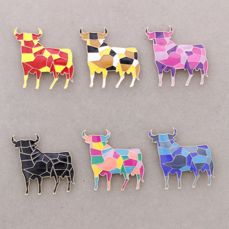 BROCHE TORO METAL ESMALTE 2