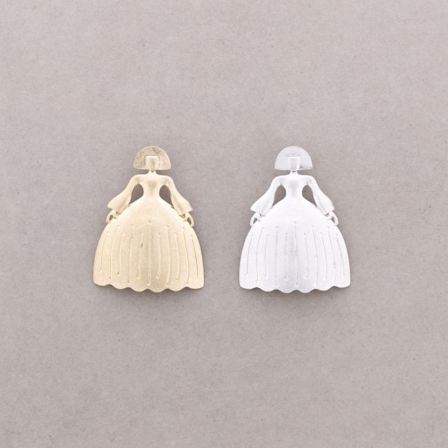 BROCHE MENINA METAL
