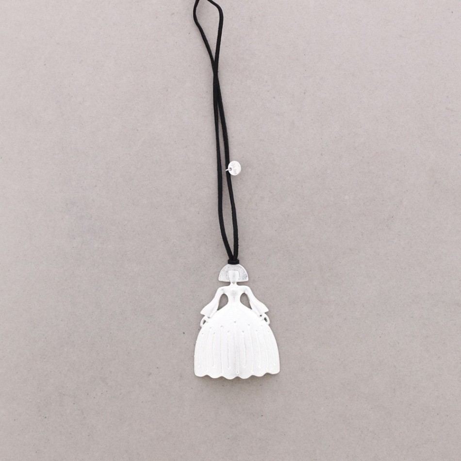 COLLAR LARGO COLGANTE MENINA METAL